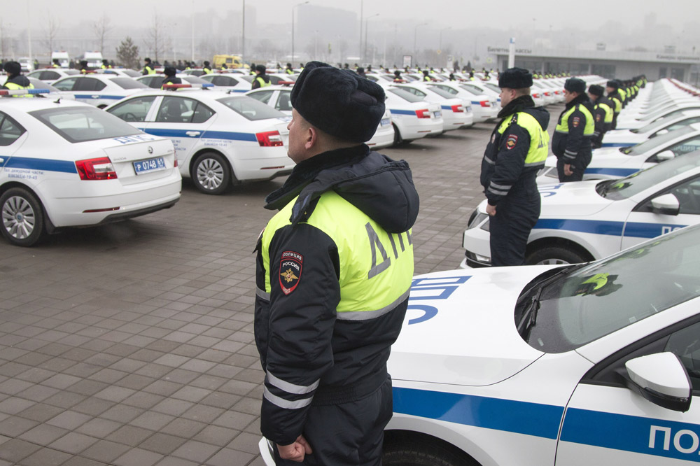 Дорожно-патрульная служба ГИБДД Ростовской области получила 117 новых машин и мобильную лабораторию