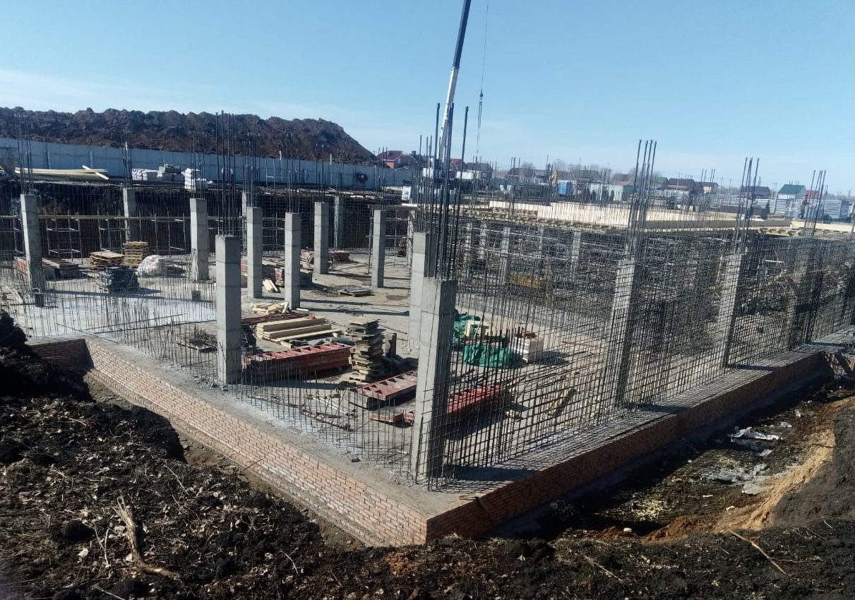 В Красноярском районе продолжается строительство детского сада
