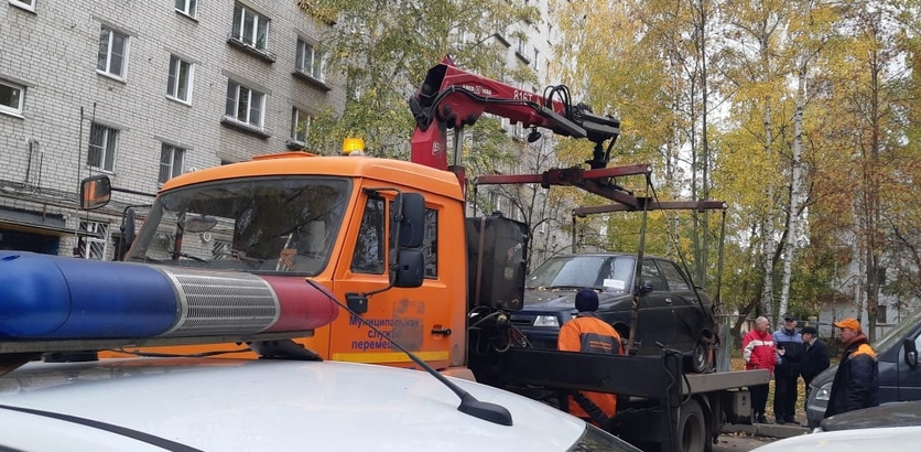 Более 90 брошенных автомобилей эвакуировали с улиц Автозаводского района с начала года