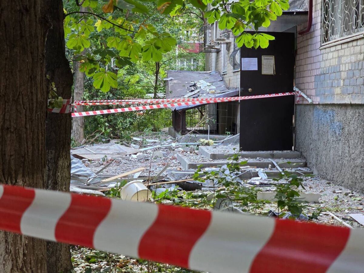 Слюсарь: в Ростове-на-Дону после атаки БПЛА пострадали 20 жилых домов - фото 1