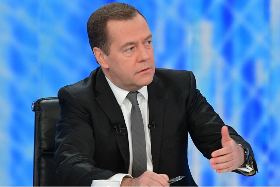 Дмитрий Медведев заявил о необходимости увеличить темпы строительства в рамках нацпроектов - фото 1