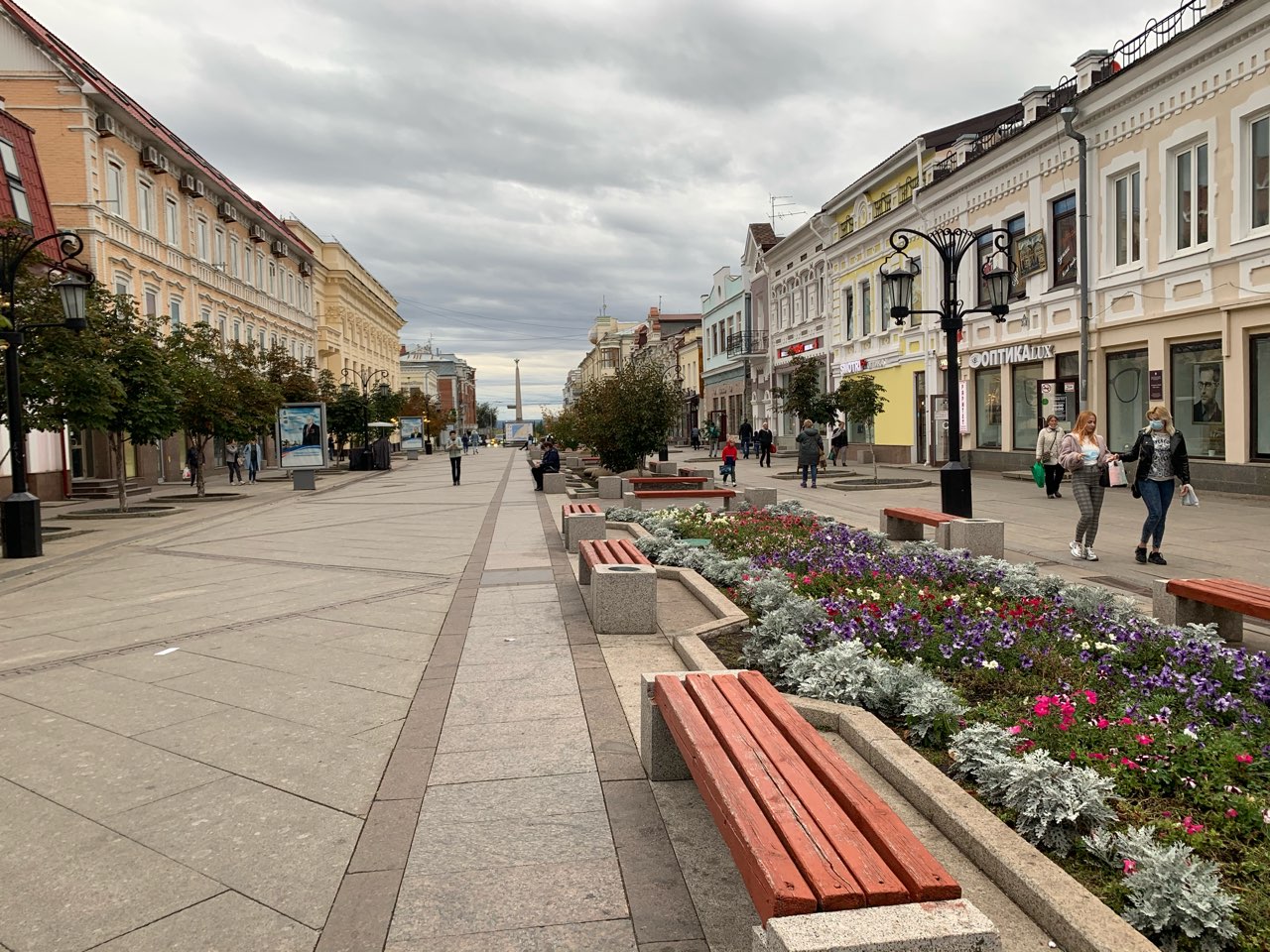 Почти сотню новых скамеек установили на Ленинградской в Самаре