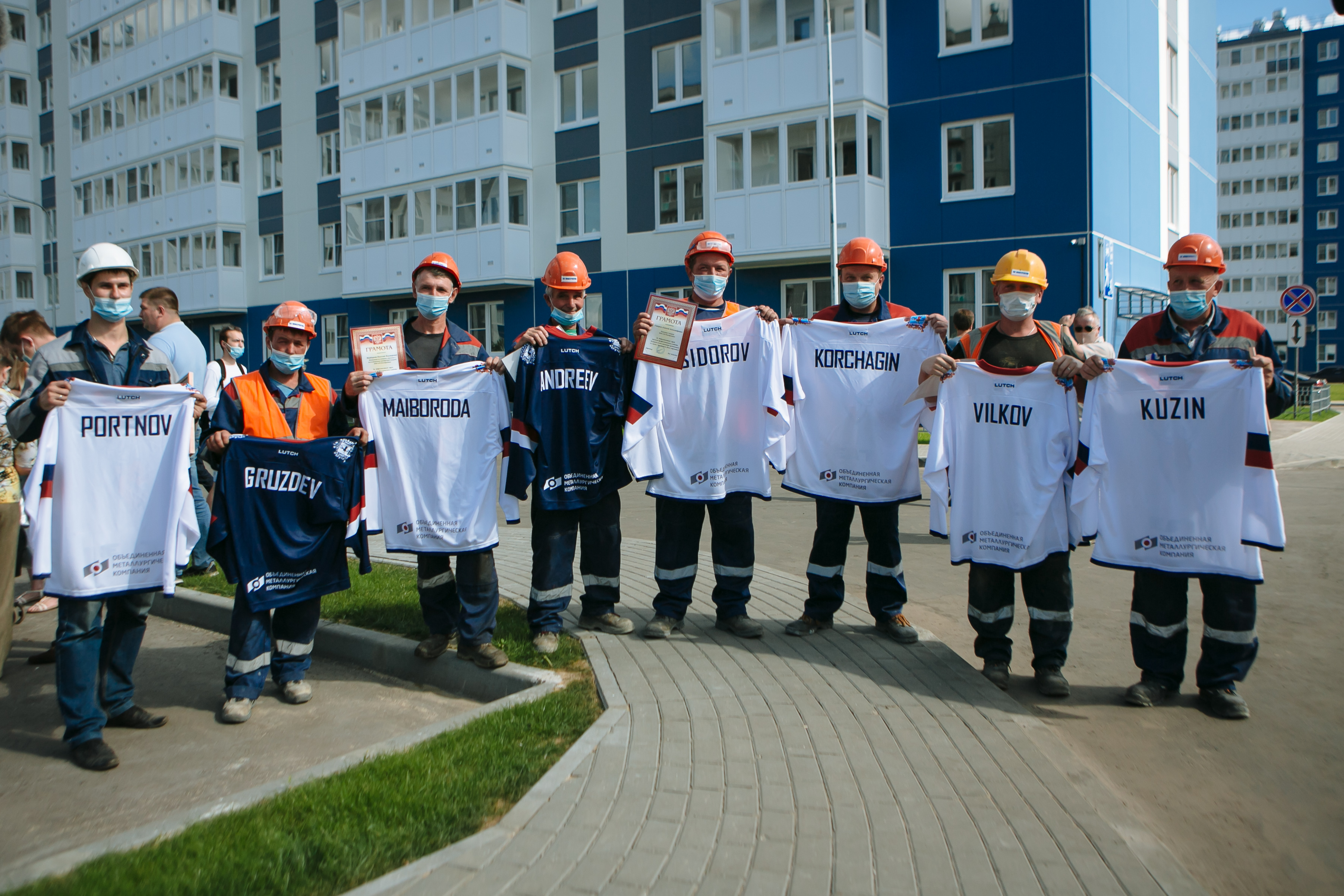 В жилом комплексе «Торпедо» состоялось торжественное мероприятие, посвященное Дню Строителя - фото 1