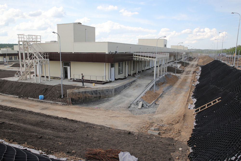 В областной инфекционной больнице в Ростове начался монтаж медицинского оборудования