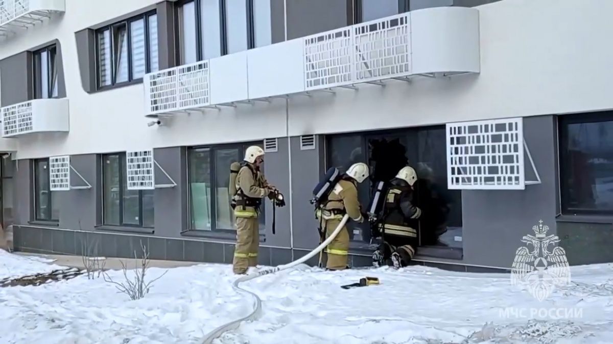 Пожар произошел в офисном здании в центре Нижнего Новгорода  - фото 1
