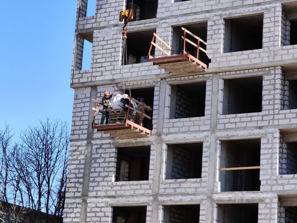 В Ростовской области зарплаты строителей выросли за год на 12% до ₽106 тыс. - фото 1