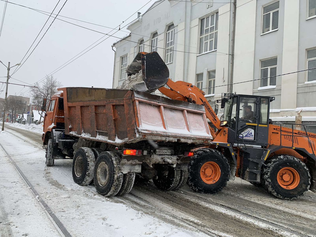 В Самаре на уборку снега 30 января задействовали более 450 единиц техники и почти 3 тыс. человек