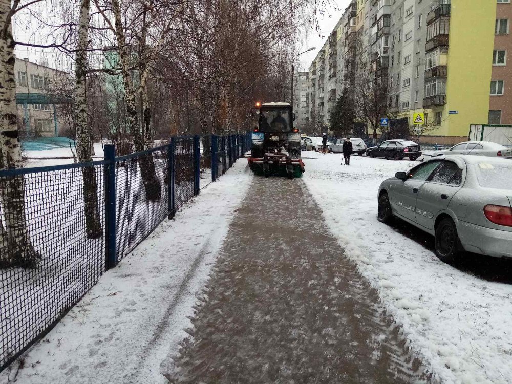 87 дорожных машин убирали снег на основных магистралях Нижнего Новгорода