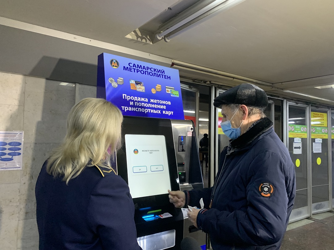 Пользователей терминалов в метро в Самаре консультируют с помощью кнопок вызова