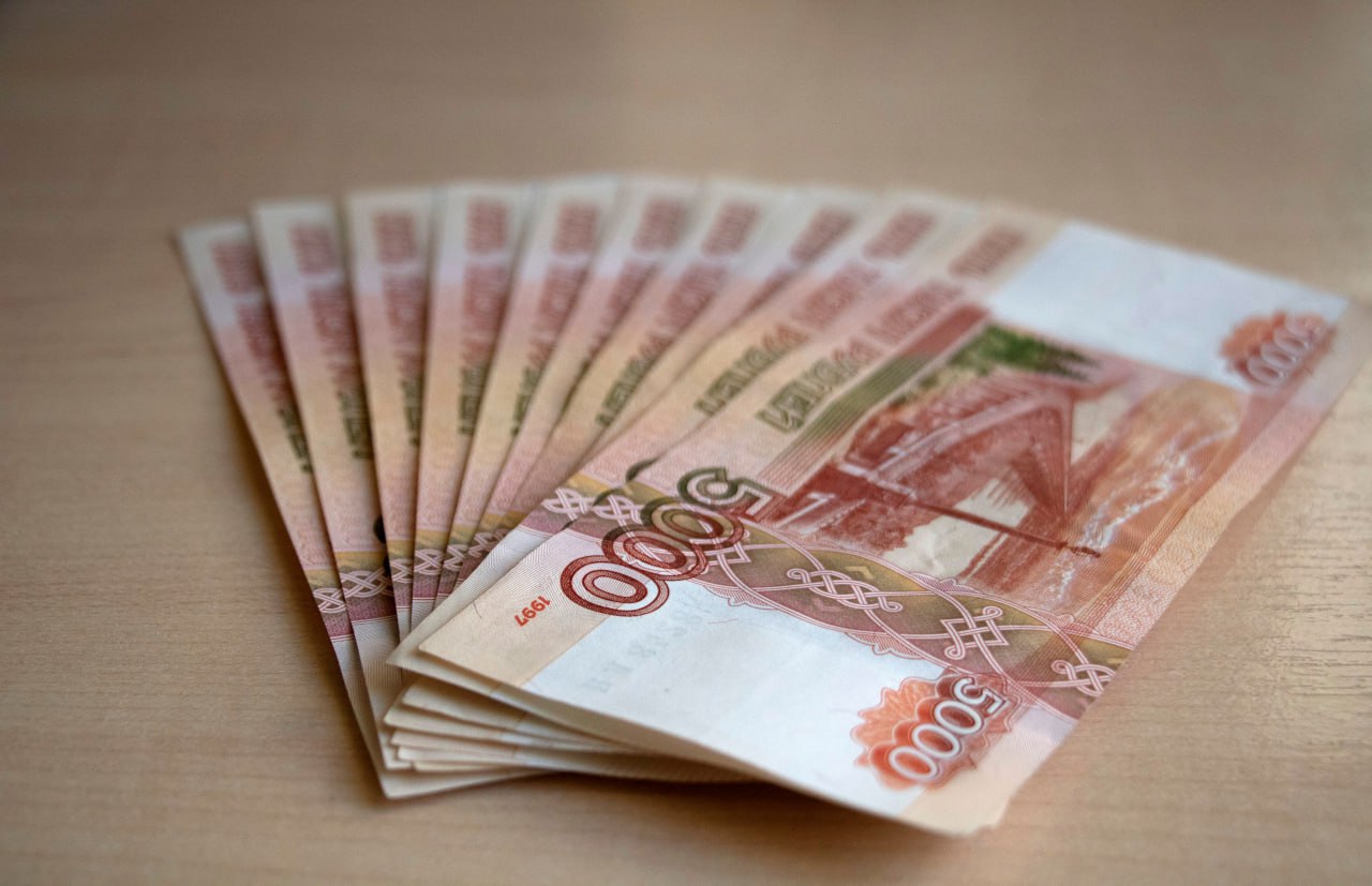 Госдума увеличила минимальный размер оплаты труда на 20% в России - фото 1