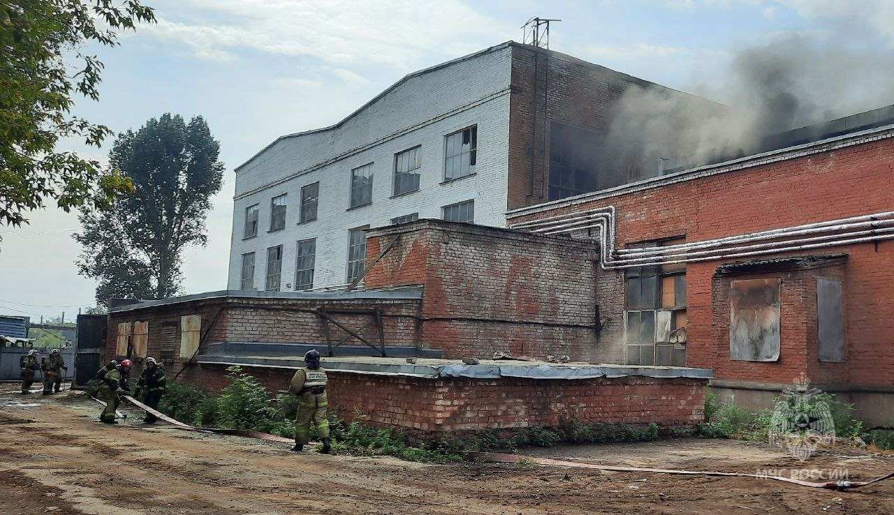 Прокуратура начала проверку из-за крупного пожара у Кировского рынка в Самаре - фото 1