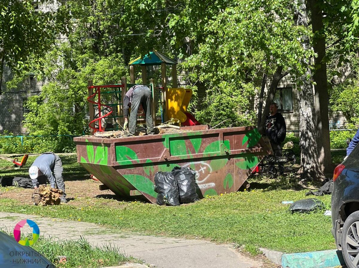 Нижегородцы пожаловались на устроенную ДУКом свалку на проспекте Гагарина в  мае 2024