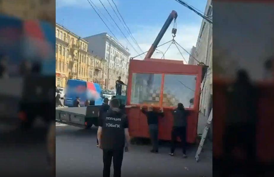 В Ростове снесли знаменитый ларек с шаурмой у РИНХа - фото 1